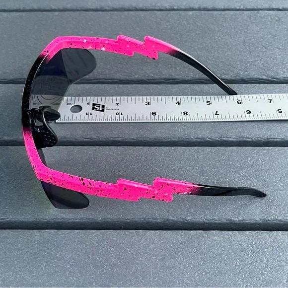 ✨Host Pick!✨💕Retro Y2K; Pink and Black Speckled Sunglasses; Rainbow Chrome Lens - Picture 3 of 6